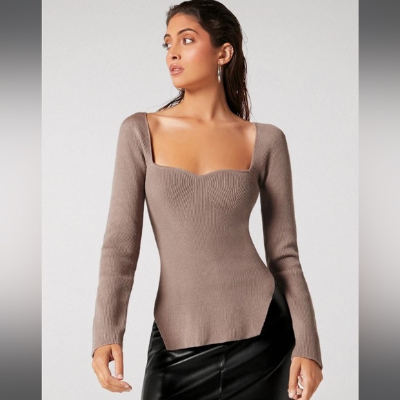 Slit Hem Ribbed Knit Sweater - Picture 10 of 11